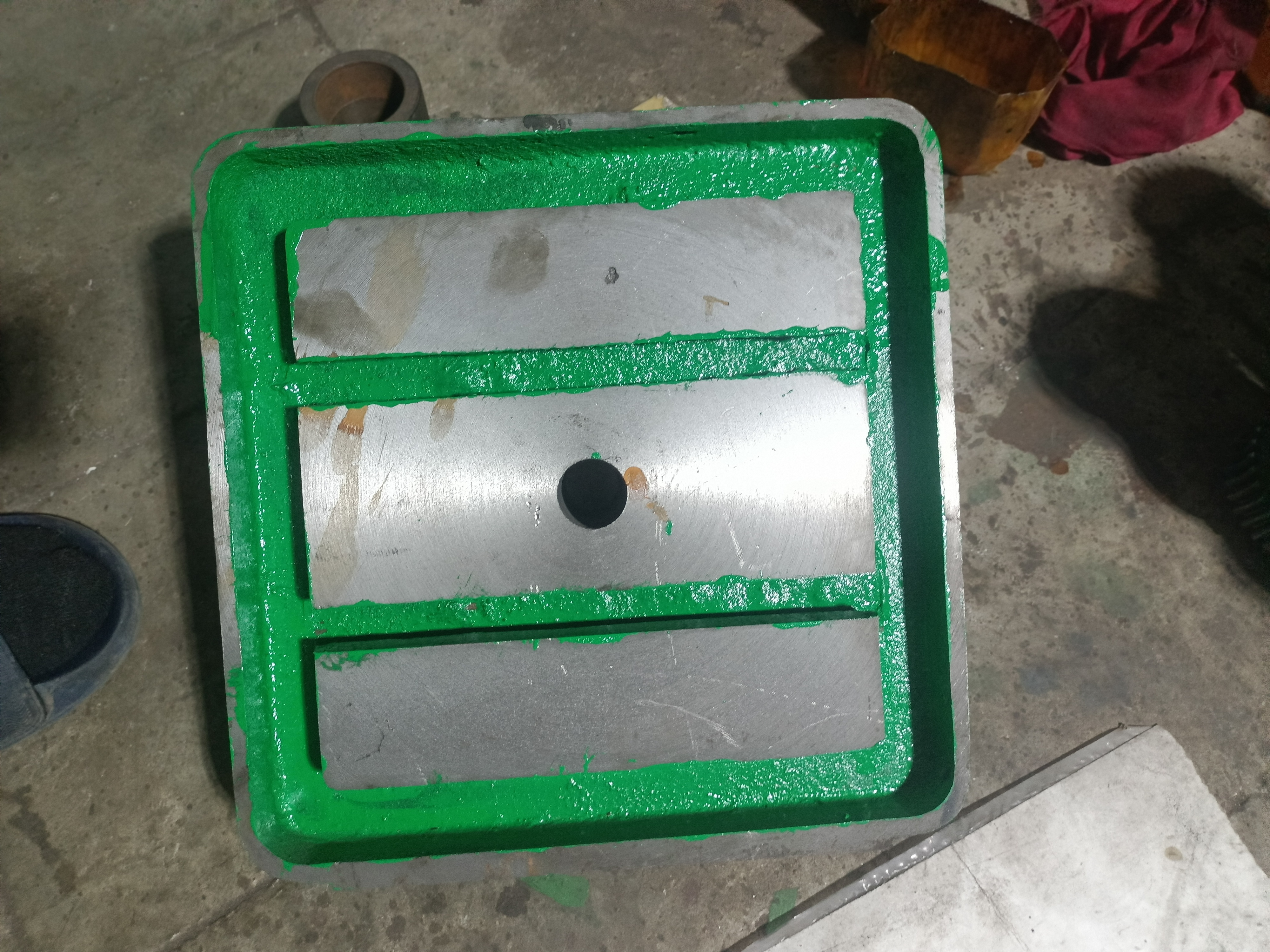 Square Table thumbnail 2